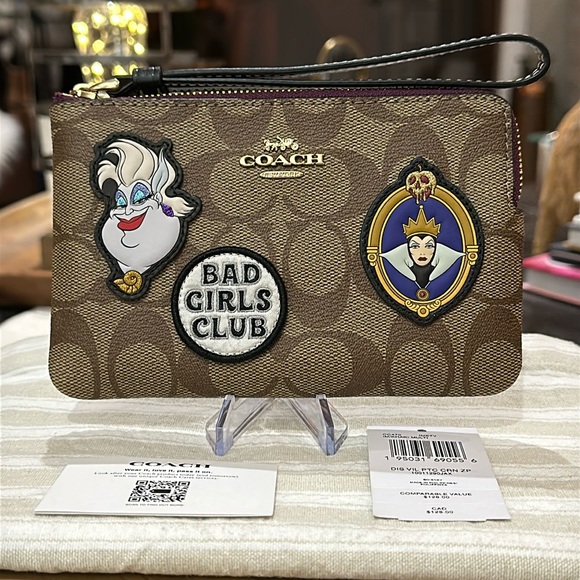 Disney X Coach Corner Zip Wristlet w/Disney Villains Bad Girls Club Patches, NWT - Picture 15 of 16